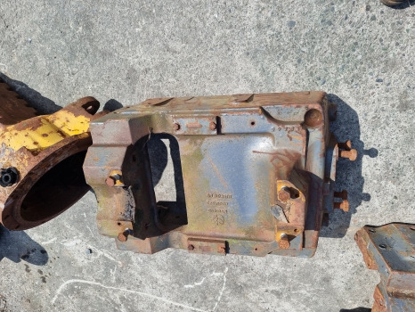 New Holland Ts110, Ts90, Ts Series, Front Axle Support 82014323, 82015000 - Eje delantero: foto 1 New Holland Ts110, Ts90, Ts Series, Front Axle Support 82014323, 82015000 - Eje delantero: foto 1