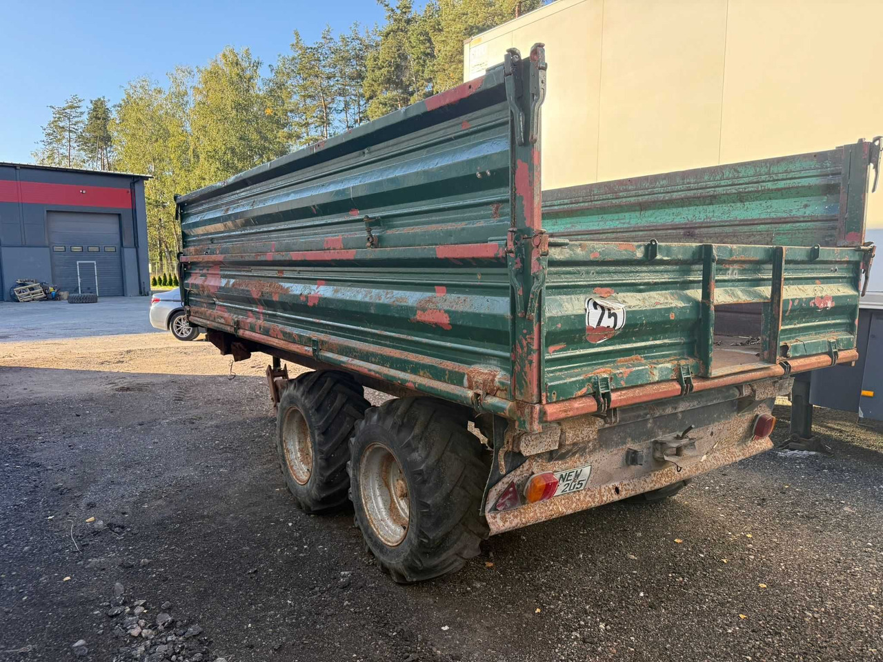 Przyczepa tandem wywrotka 3-stronna ,resory , Reisch , DMC 8 t.,1999 r - Remolque agrícola: foto 3 Przyczepa tandem wywrotka 3-stronna ,resory , Reisch , DMC 8 t.,1999 r - Remolque agrícola: foto 3