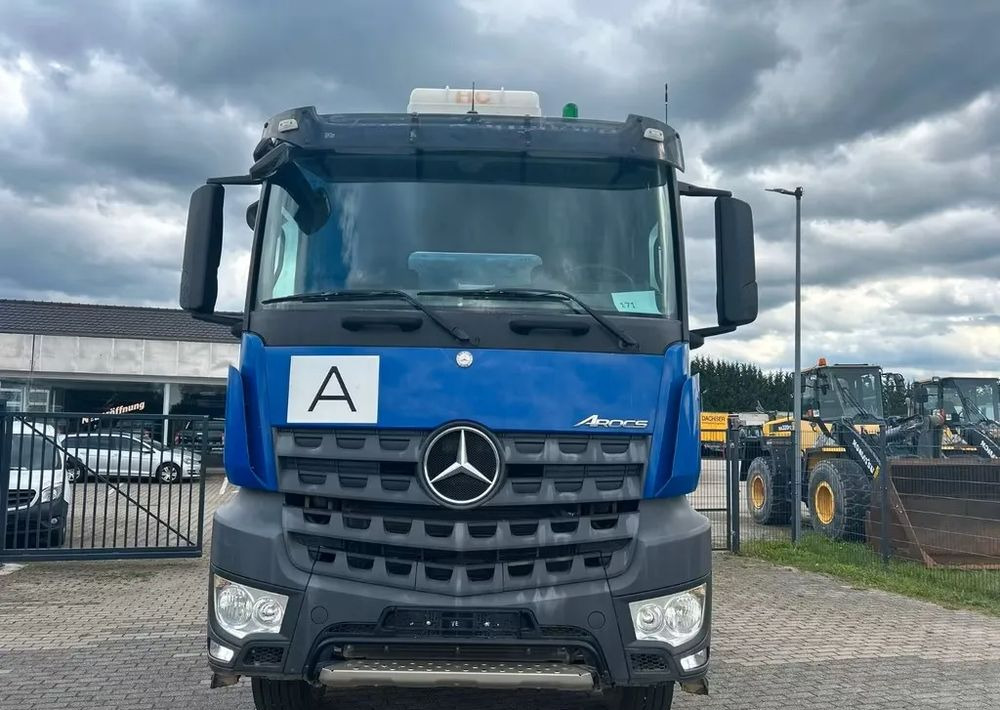 Mercedes-Benz Arocs 4142 | Wywrotka Schmitz | 8x4 | Euro 6 | Klima | Retarder | 242 598 km - Camión volquete: foto 5 Mercedes-Benz Arocs 4142 | Wywrotka Schmitz | 8x4 | Euro 6 | Klima | Retarder | 242 598 km - Camión volquete: foto 5