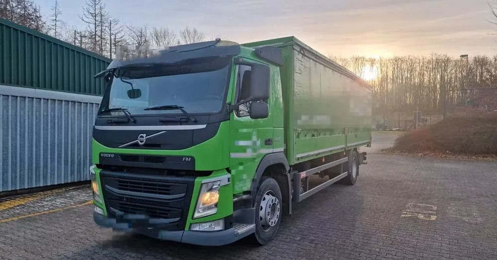 Volvo FM 420 – zabudowa + plandeka / Automatyczna skrzynia / Euro 6 / Zawieszenie pneumatyczne/ 4x2/ - Camión lona: foto 1 Volvo FM 420 – zabudowa + plandeka / Automatyczna skrzynia / Euro 6 / Zawieszenie pneumatyczne/ 4x2/ - Camión lona: foto 1