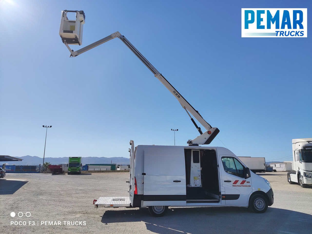 RENAULT MASTER 2.3 DCI CESTA ELEVADORA PORTAPERSONAS 130 CV - Furgoneta de pasajeros: foto 4 RENAULT MASTER 2.3 DCI CESTA ELEVADORA PORTAPERSONAS 130 CV - Furgoneta de pasajeros: foto 4