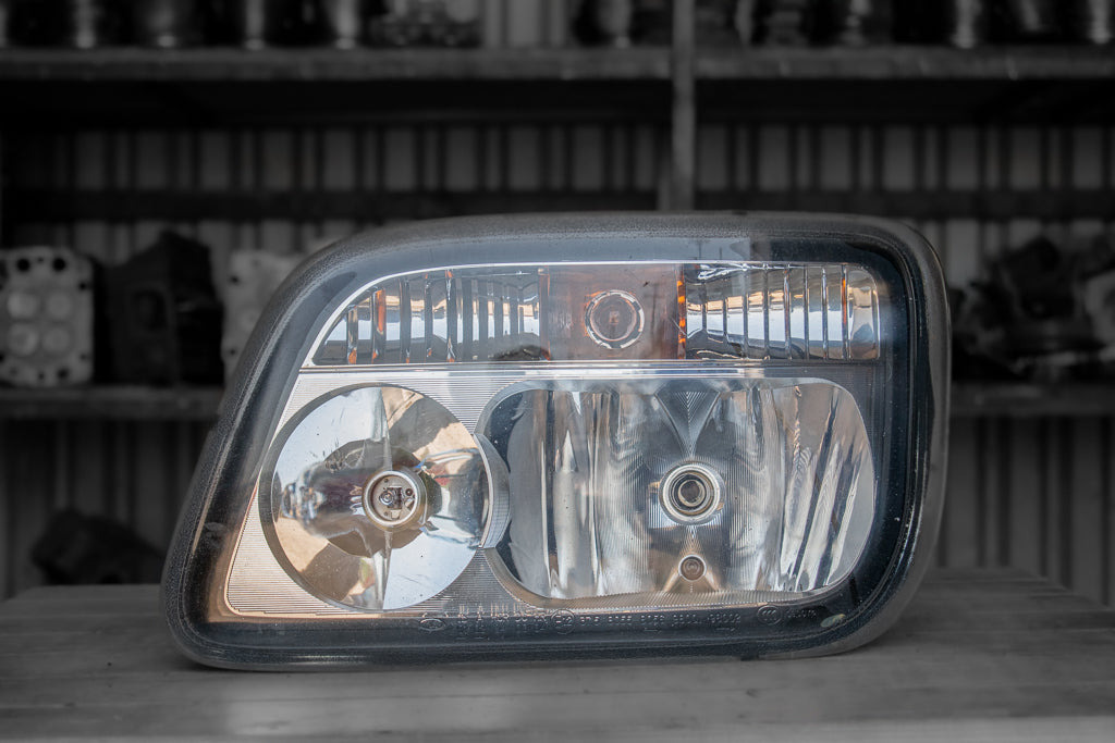 MERCEDES-BENZ ACTROS MP II - DRIVER'S - Faro delantero para Camión: foto 1 MERCEDES-BENZ ACTROS MP II - DRIVER'S - Faro delantero para Camión: foto 1