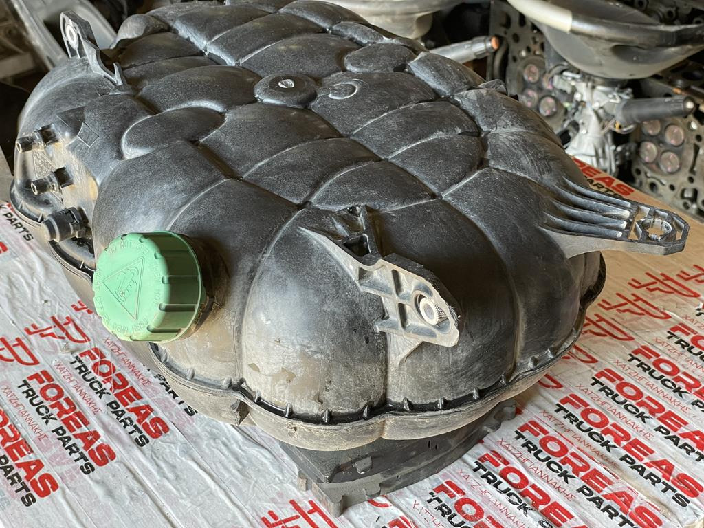 MERCEDES-BENZ ACTROS MP4 ZGS 004 - A 960 501 7903 - Depósito de expansión para Camión: foto 3 MERCEDES-BENZ ACTROS MP4 ZGS 004 - A 960 501 7903 - Depósito de expansión para Camión: foto 3