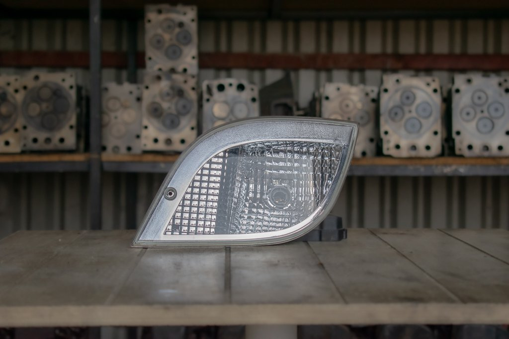 MERCEDES-BENZ ATEGO CORNER FLASHLIGHT II - DRIVER - Luz/ Iluminación para Camión: foto 1 MERCEDES-BENZ ATEGO CORNER FLASHLIGHT II - DRIVER - Luz/ Iluminación para Camión: foto 1