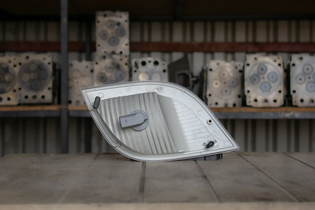 MERCEDES-BENZ ATEGO CORNER FLASHLIGHT II - DRIVER - Luz/ Iluminación para Camión: foto 2 MERCEDES-BENZ ATEGO CORNER FLASHLIGHT II - DRIVER - Luz/ Iluminación para Camión: foto 2