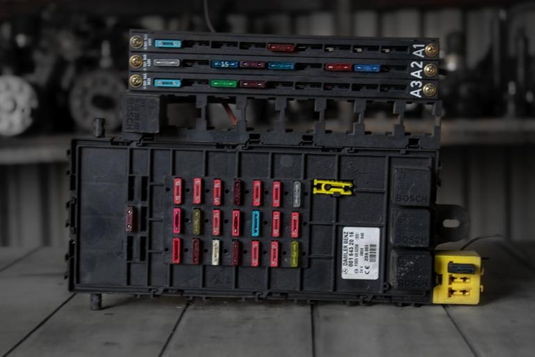 MERCEDES-BENZ ATEGO I - Fusible para Camión: foto 1 MERCEDES-BENZ ATEGO I - Fusible para Camión: foto 1