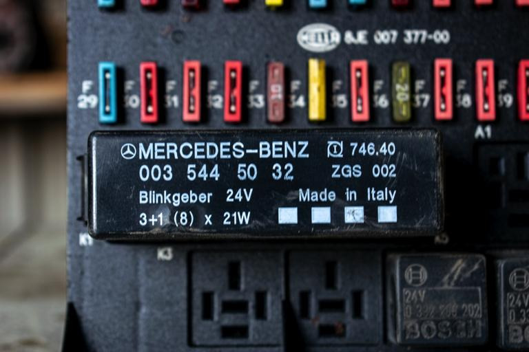 MERCEDES-BENZ ATEGO II - Fusible para Camión: foto 2 MERCEDES-BENZ ATEGO II - Fusible para Camión: foto 2