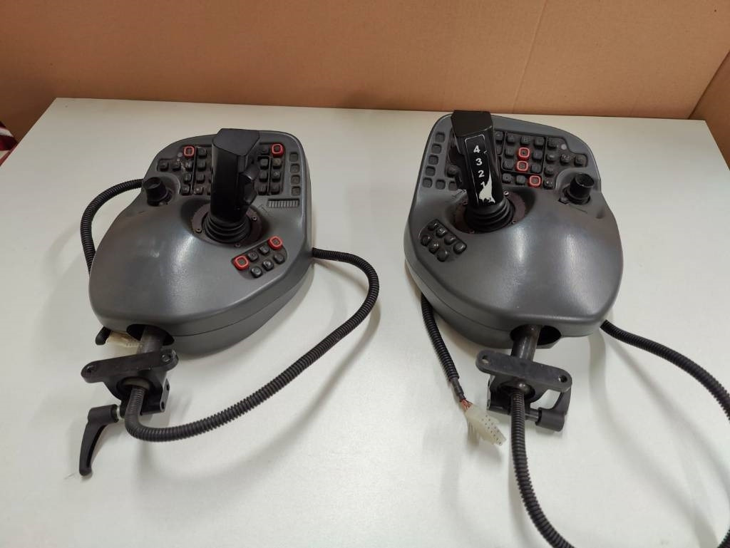 Komatsu Joysticks - Sistema eléctrico para Maquinaria forestal: foto 5 Komatsu Joysticks - Sistema eléctrico para Maquinaria forestal: foto 5