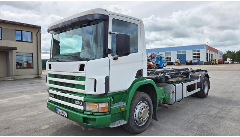 Scania P94 4X2 220 - Camión con equipo de cable: foto 1 Scania P94 4X2 220 - Camión con equipo de cable: foto 1