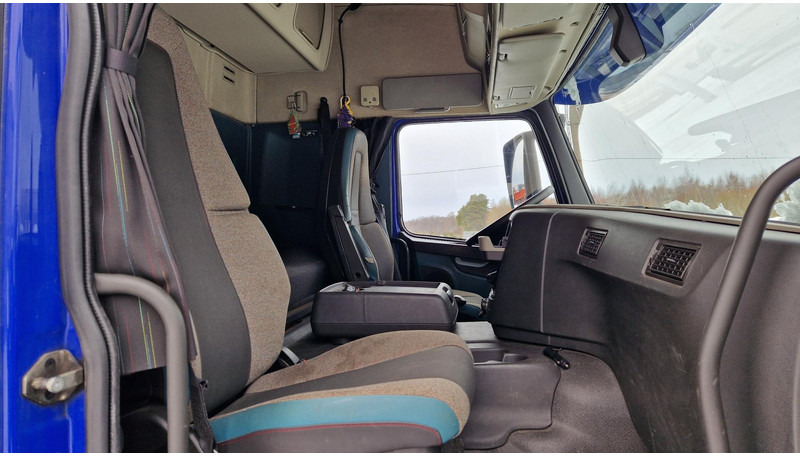 Camión caja cerrada Volvo FM330 4X2: foto 8 Camión caja cerrada Volvo FM330 4X2: foto 8