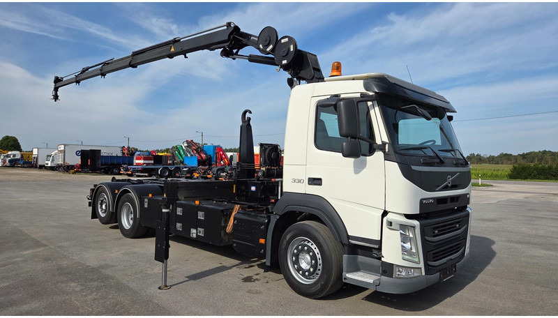 Volvo FM330 6X2*4 - Camión multibasculante, Camión grúa: foto 2 Volvo FM330 6X2*4 - Camión multibasculante, Camión grúa: foto 2