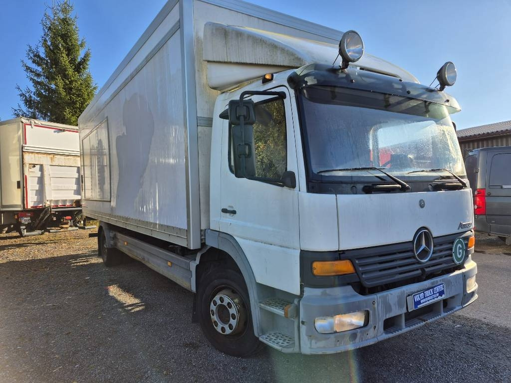 Mercedes-Benz Atego 1223 umpikori+pl nostin  - Camión caja cerrada: foto 2 Mercedes-Benz Atego 1223 umpikori+pl nostin  - Camión caja cerrada: foto 2