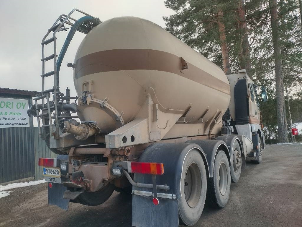 Sisu E14 8x2 kippipainepytty+kompura - Camión cisterna: foto 5 Sisu E14 8x2 kippipainepytty+kompura - Camión cisterna: foto 5