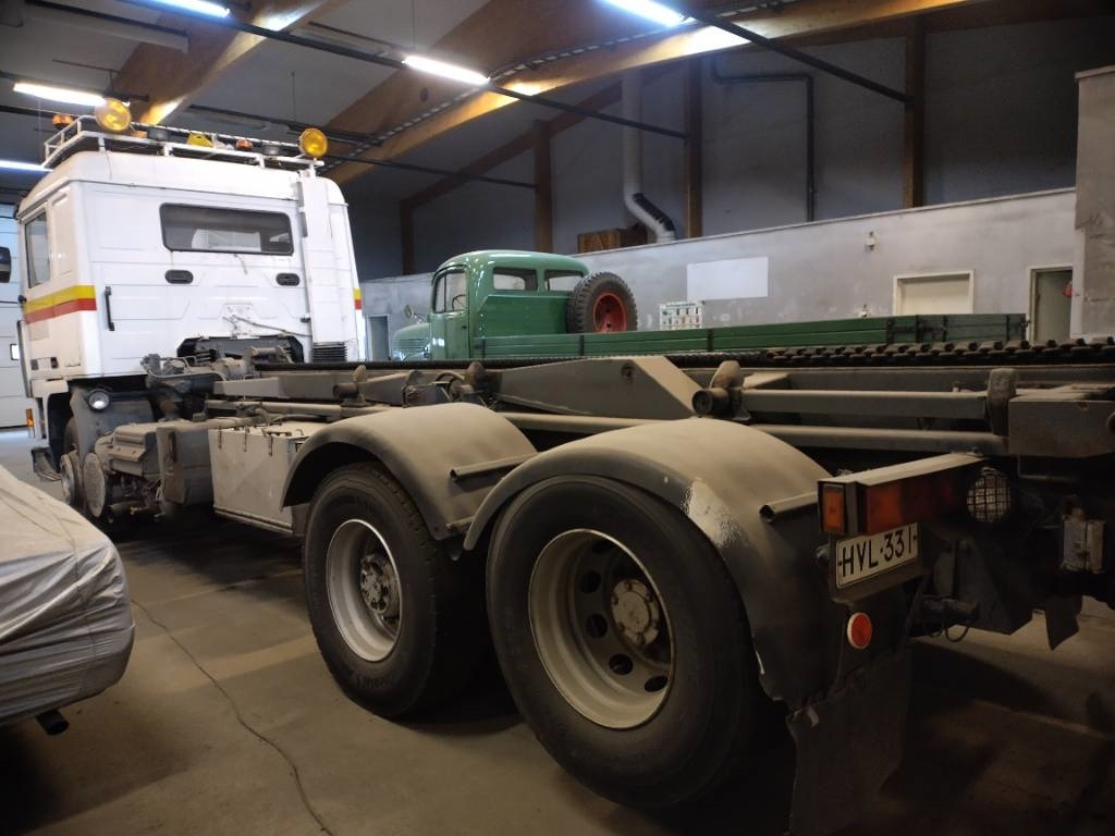 Volvo F12 6x2 ketjulaitteilla, Museointiin - Camión portacontenedor de cadenas: foto 5 Volvo F12 6x2 ketjulaitteilla, Museointiin - Camión portacontenedor de cadenas: foto 5