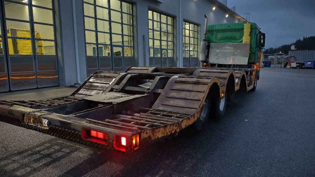 Volvo F16 8x2 metsäkone ritilä, rautajouset,hydr.perä - Camión forestal: foto 4 Volvo F16 8x2 metsäkone ritilä, rautajouset,hydr.perä - Camión forestal: foto 4