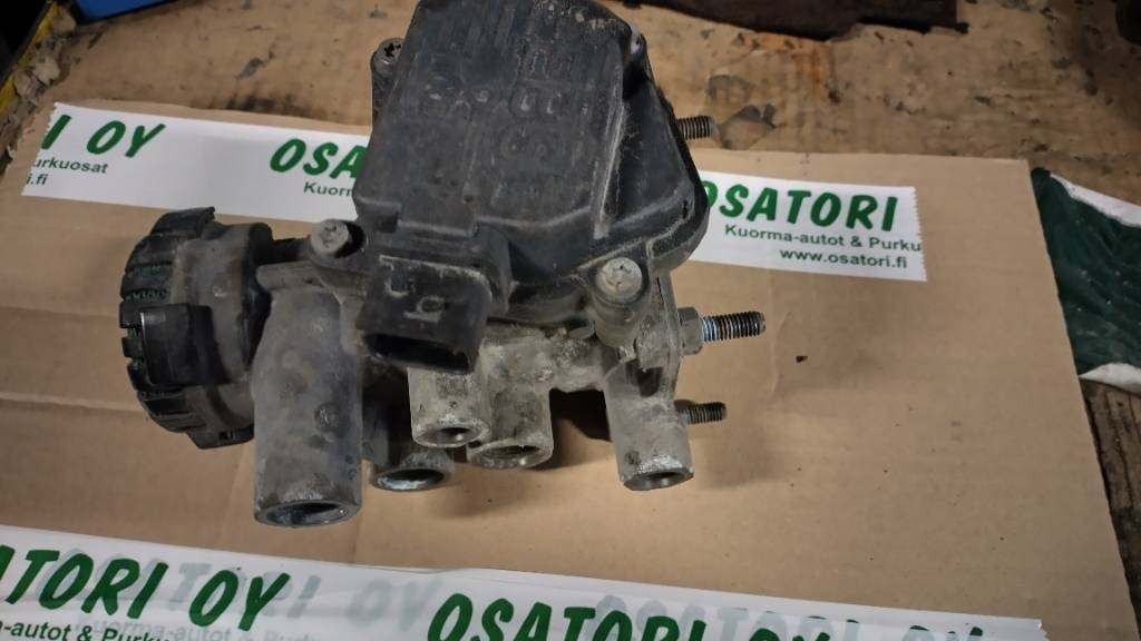 Volvo PERÄVAUNUN OHJAUSVENTTIILI - Piezas de freno para Camión: foto 2 Volvo PERÄVAUNUN OHJAUSVENTTIILI - Piezas de freno para Camión: foto 2