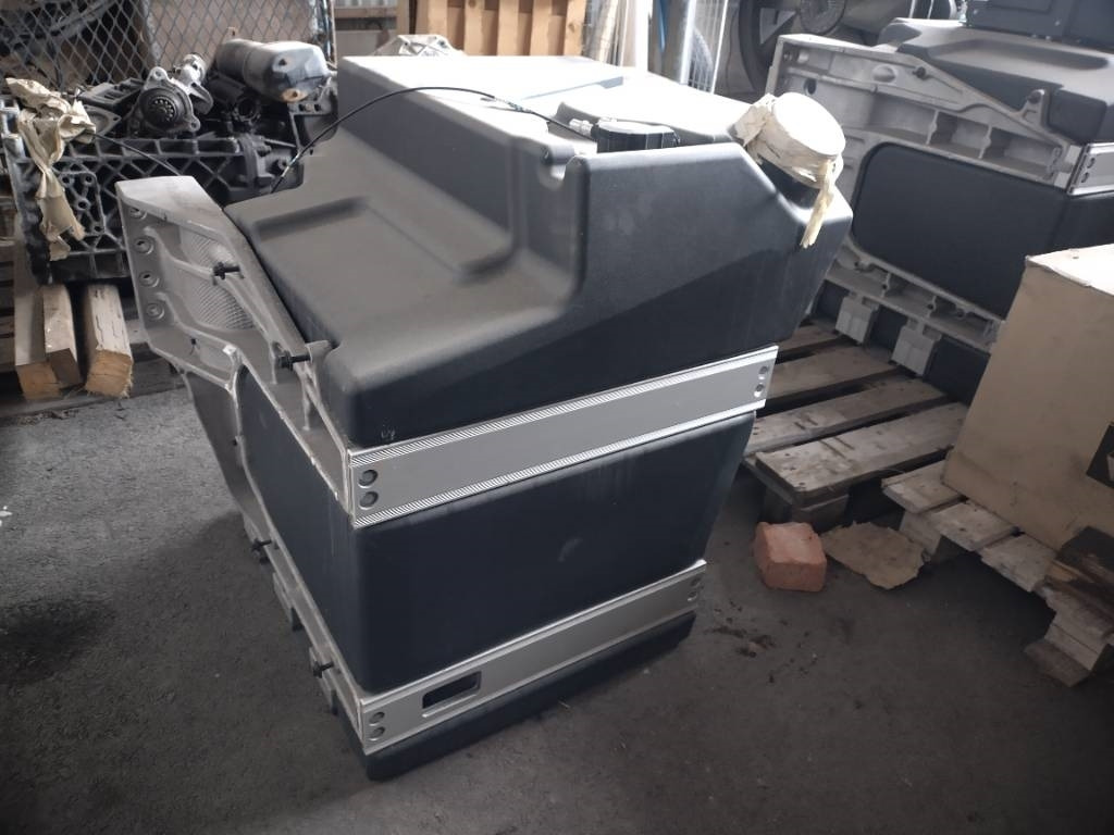 Volvo Polttoaine tankki 2+2 - Bastidor/ Chasis para Camión: foto 1 Volvo Polttoaine tankki 2+2 - Bastidor/ Chasis para Camión: foto 1