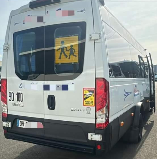 Iveco DAILY/ SPROWADZONE / 2X KLIMA / TV / 108 000 KM - Minibús, Furgoneta de pasajeros: foto 2 Iveco DAILY/ SPROWADZONE / 2X KLIMA / TV / 108 000 KM - Minibús, Furgoneta de pasajeros: foto 2