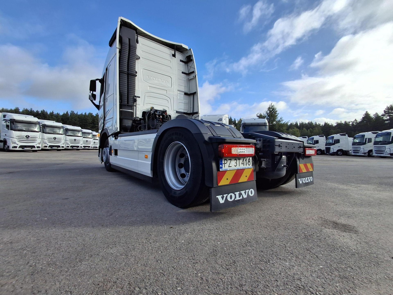 2023 Volvo FH 500 Globetrotter XL Side Skirts - Cabeza tractora: foto 2 2023 Volvo FH 500 Globetrotter XL Side Skirts - Cabeza tractora: foto 2