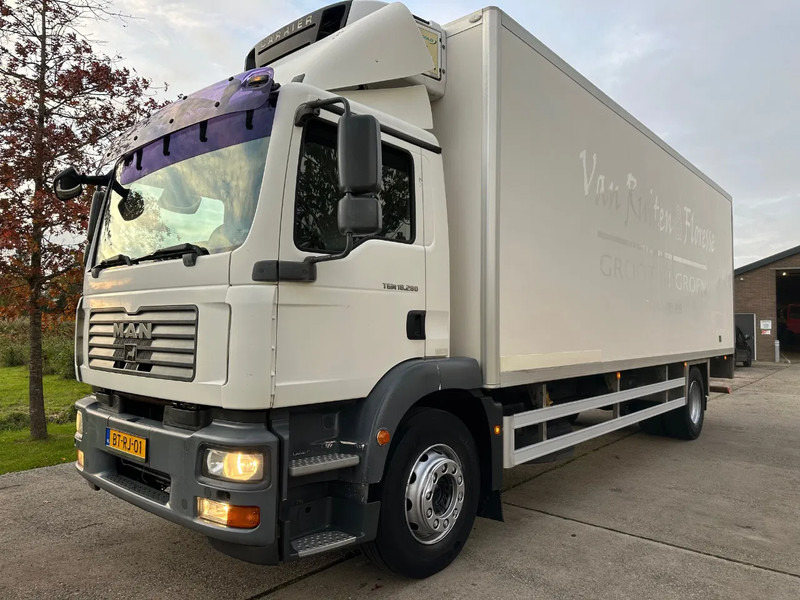 MAN TGM 18.280 / NL TRUCK / EURO 4 / CLIMA / DOORS+LIFT+SIDE DOOR / CARRIER FRIGO (print broken!) - Camión frigorífico: foto 1 MAN TGM 18.280 / NL TRUCK / EURO 4 / CLIMA / DOORS+LIFT+SIDE DOOR / CARRIER FRIGO (print broken!) - Camión frigorífico: foto 1