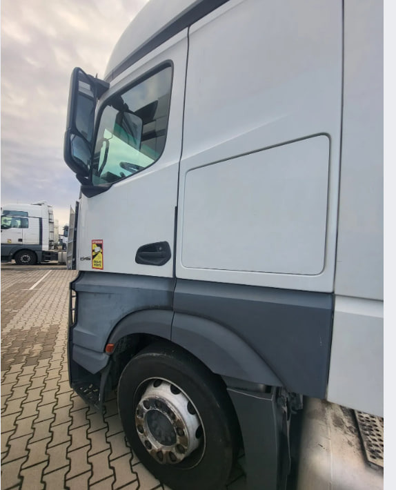 Mercedes-Benz ACTROS 1845 mega - Cabeza tractora: foto 3 Mercedes-Benz ACTROS 1845 mega - Cabeza tractora: foto 3