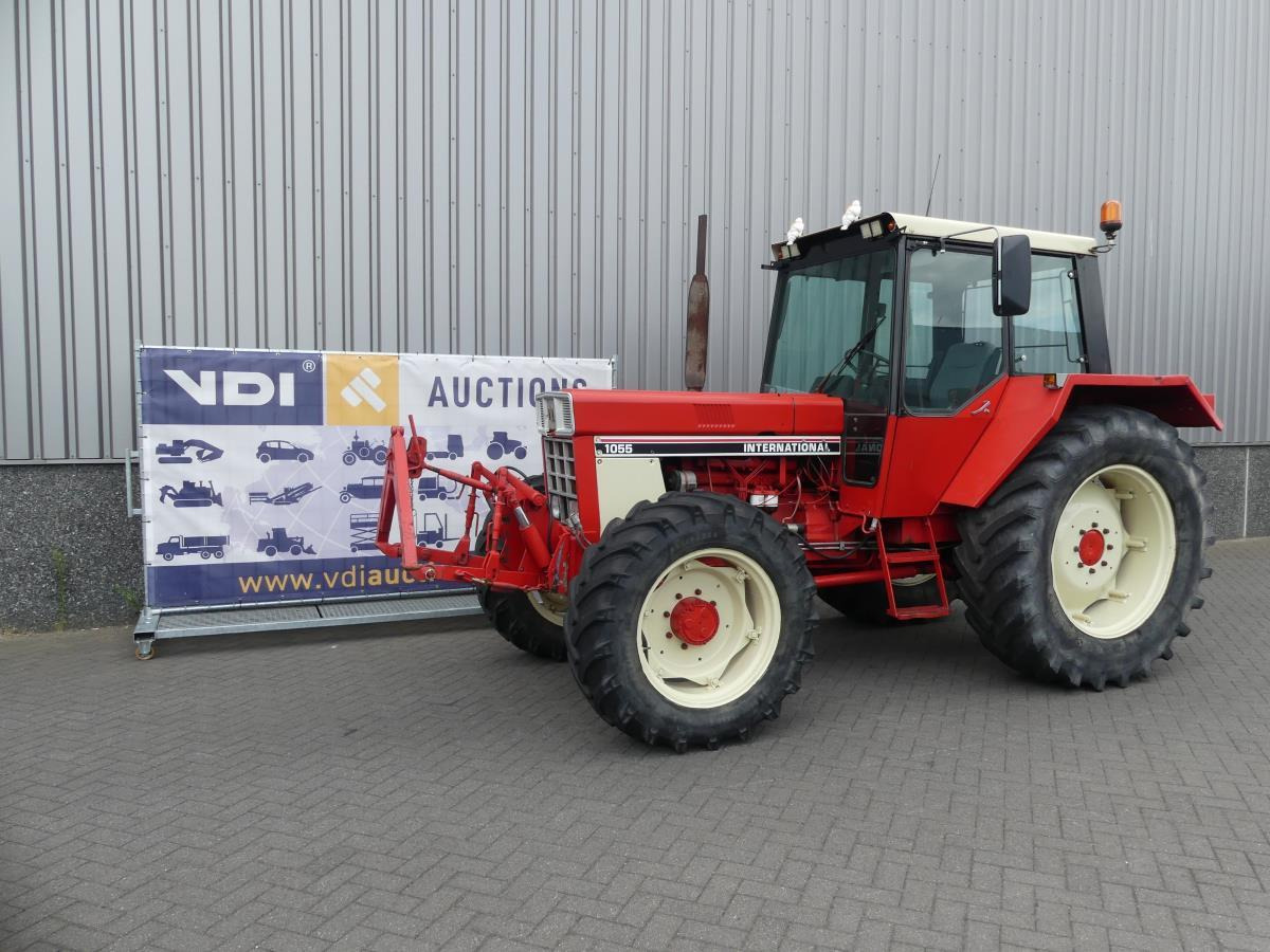 International 1055A - Tractor: foto 1 International 1055A - Tractor: foto 1