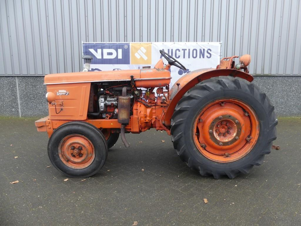 Renault Super 7 Vineyard - Tractor: foto 2 Renault Super 7 Vineyard - Tractor: foto 2