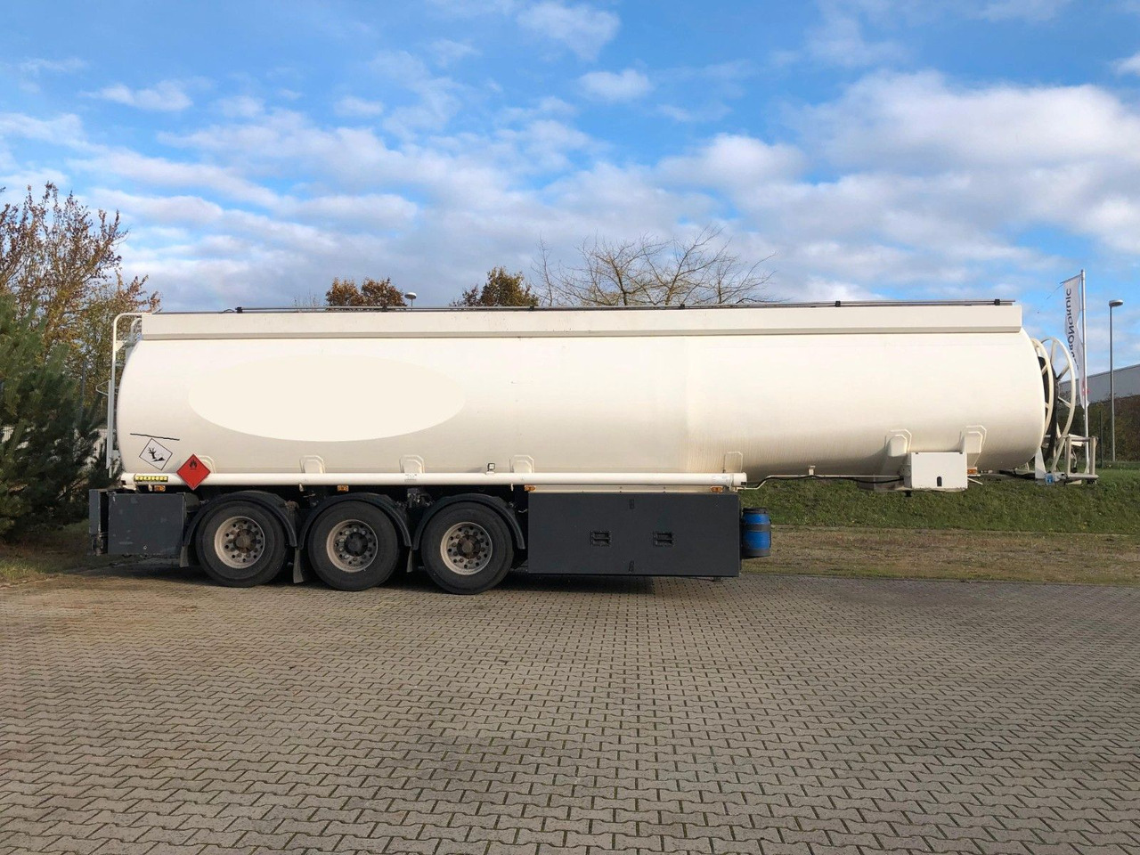 ROHR TAL-A-ZE 4Kammern*ADR*BENZIN*DIESEL*HEIZÖL - Semirremolque cisterna: foto 4 ROHR TAL-A-ZE 4Kammern*ADR*BENZIN*DIESEL*HEIZÖL - Semirremolque cisterna: foto 4