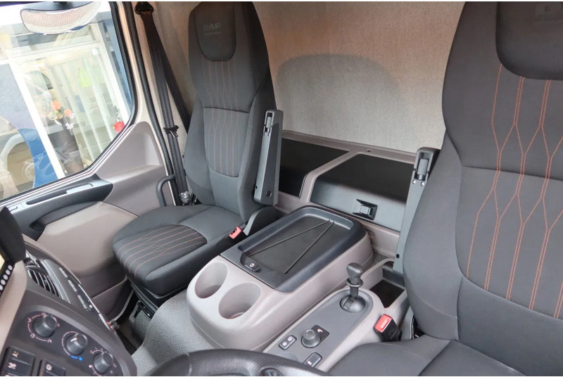 DAF LF 210 Bakwagen+ Dhollandia 1500 kg Comfort cabine - Camión caja cerrada: foto 5 DAF LF 210 Bakwagen+ Dhollandia 1500 kg Comfort cabine - Camión caja cerrada: foto 5