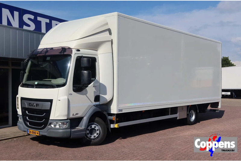 DAF LF 210 FA Bakwagen + Dhollandia 2000 kg klep extra accu set, 3x bindrail + stang. - Camión caja cerrada: foto 1 DAF LF 210 FA Bakwagen + Dhollandia 2000 kg klep extra accu set, 3x bindrail + stang. - Camión caja cerrada: foto 1