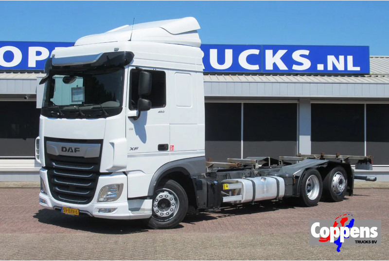DAF XF 450 FAR BDF Systeem - Camión portacontenedore/ Intercambiable: foto 1 DAF XF 450 FAR BDF Systeem - Camión portacontenedore/ Intercambiable: foto 1