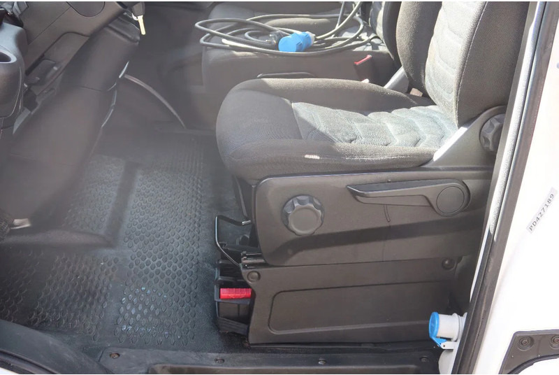 Iveco Daily 35S16 Iveco 35S16 L3/H2 Koel/Vries/ verwarmen Carrier Xarios 350 + 220 volt nacht aansluiting - Furgoneta frigorifica: foto 5 Iveco Daily 35S16 Iveco 35S16 L3/H2 Koel/Vries/ verwarmen Carrier Xarios 350 + 220 volt nacht aansluiting - Furgoneta frigorifica: foto 5