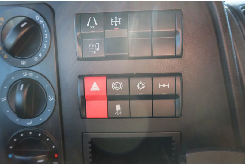 Camión portavehículos Mercedes-Benz Atego 1221 L Takelwagen 6 Persoons: foto 7 Camión portavehículos Mercedes-Benz Atego 1221 L Takelwagen 6 Persoons: foto 7