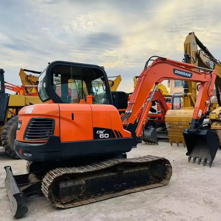 6t Small Excavator,Mini Excavating Machine Korea Doosan Used Excavators Doosan Dx60 For Sale In Shanghai - Excavadora de cadenas: foto 2 6t Small Excavator,Mini Excavating Machine Korea Doosan Used Excavators Doosan Dx60 For Sale In Shanghai - Excavadora de cadenas: foto 2