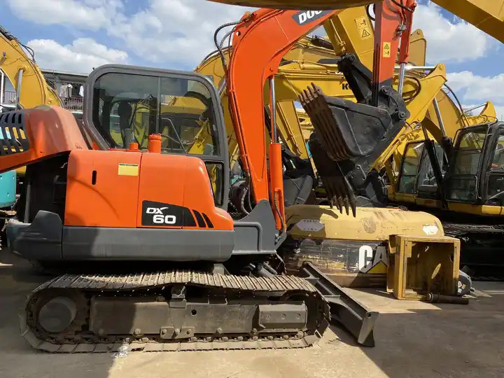 6tons doosan excavator used dx60 dh60 dx55 dh55 mini excavator free shipping - Excavadora de cadenas: foto 4 6tons doosan excavator used dx60 dh60 dx55 dh55 mini excavator free shipping - Excavadora de cadenas: foto 4