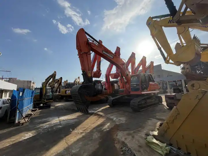 90% new and low hours used excavators Doosan DX300LC second hand excavators 30tons excavator new arrivedd in stock for sale - Excavadora: foto 3 90% new and low hours used excavators Doosan DX300LC second hand excavators 30tons excavator new arrivedd in stock for sale - Excavadora: foto 3