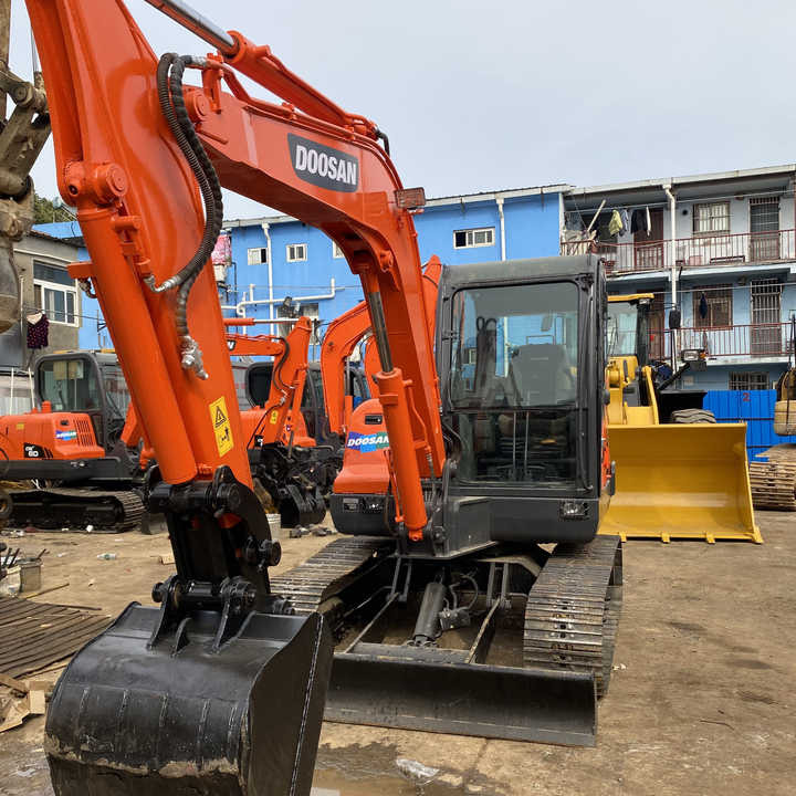 Awesome Performance Korea Imported Small Scale Used Doosan Dx60 Excavator in Shanghai - Excavadora de cadenas: foto 1 Awesome Performance Korea Imported Small Scale Used Doosan Dx60 Excavator in Shanghai - Excavadora de cadenas: foto 1