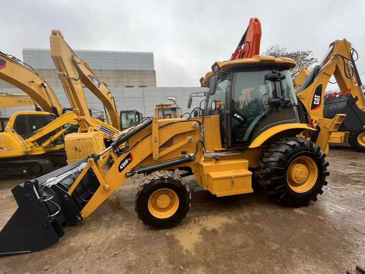 Backhoe loader CAT 420F loader used cheap CAT 420F loader and digger in good running condition on sale - Retroexcavadora: foto 2 Backhoe loader CAT 420F loader used cheap CAT 420F loader and digger in good running condition on sale - Retroexcavadora: foto 2