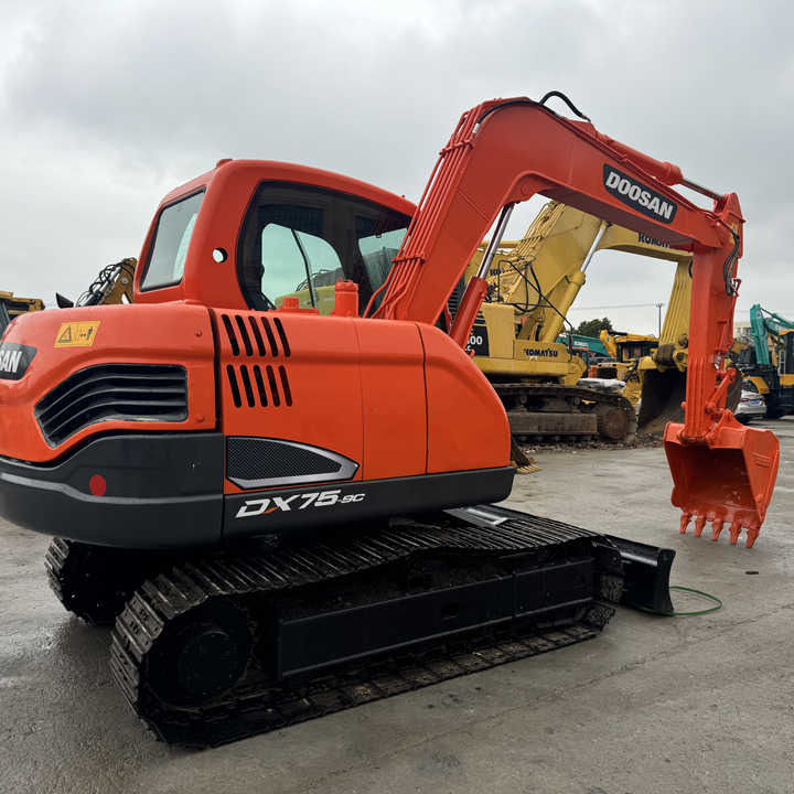 Doosan DX75-9C Used Excavator Crawler Second Hand Korean Engine DX75-9C Small Digger for Home or Farm - Excavadora de cadenas: foto 1 Doosan DX75-9C Used Excavator Crawler Second Hand Korean Engine DX75-9C Small Digger for Home or Farm - Excavadora de cadenas: foto 1