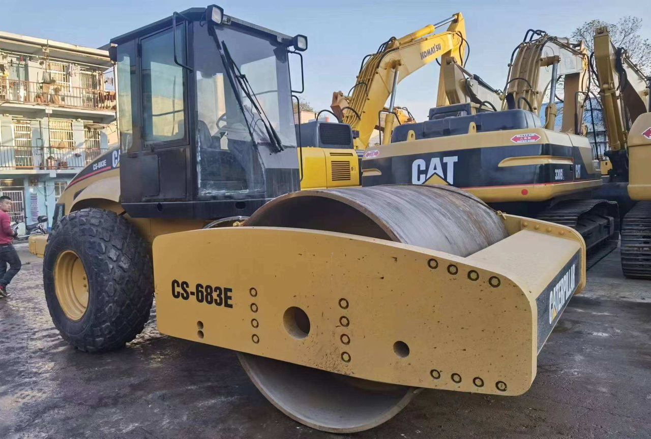 Leasing de  Good Quality Road Roller Caterpillar Cs683e Used Original Japan Road Roller Cat Cs683e Caterpillar Compactor Rollers Good Quality Road Roller Caterpillar Cs683e Used Original Japan Road Roller Cat Cs683e Caterpillar Compactor Rollers: foto 6
