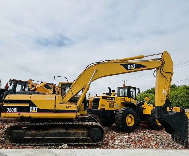 High Quality Used Excavator Cat 320bl In Good Condition On Sale in Shanghai - Excavadora de cadenas: foto 1 High Quality Used Excavator Cat 320bl In Good Condition On Sale in Shanghai - Excavadora de cadenas: foto 1