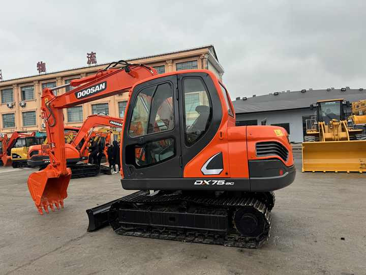 Hot Sale Used Doosan DX75-9C Excavator Doosan 7.5 Ton Crawler Digger Original Equipment - Excavadora de cadenas: foto 2 Hot Sale Used Doosan DX75-9C Excavator Doosan 7.5 Ton Crawler Digger Original Equipment - Excavadora de cadenas: foto 2