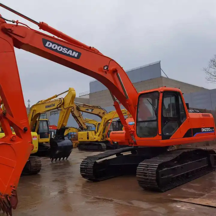 Used Doosan DH220-7 excavator on sale with manual engine made in Korea - Excavadora de cadenas: foto 1 Used Doosan DH220-7 excavator on sale with manual engine made in Korea - Excavadora de cadenas: foto 1
