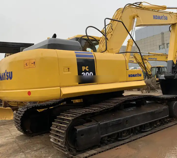 Used Komatsu excavator Pc300-7 in good condition for sale - Excavadora de cadenas: foto 1 Used Komatsu excavator Pc300-7 in good condition for sale - Excavadora de cadenas: foto 1