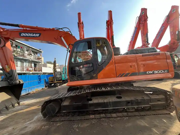 Excavadora de cadenas Used Machinery Doosan300 dx300lc Hydraulic Crawler Backhoe Digger 30ton Used Excavator Doosan DX300LC: foto 7