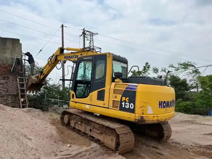 Used komatsu medium excavator PC130-7 /KOMATSU 130-7/ used japanese komatsu excavator 13 ton for sale - Excavadora de cadenas: foto 3 Used komatsu medium excavator PC130-7 /KOMATSU 130-7/ used japanese komatsu excavator 13 ton for sale - Excavadora de cadenas: foto 3