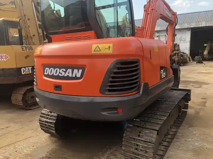 Doosan excavator used dx60 dh60 dx55 dh55 mini excavator 6 ton mini excavator free shipping - Excavadora de cadenas: foto 3 Doosan excavator used dx60 dh60 dx55 dh55 mini excavator 6 ton mini excavator free shipping - Excavadora de cadenas: foto 3