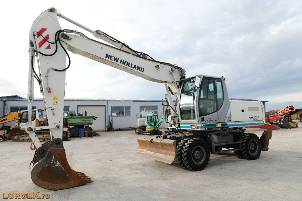 New Holland MH 6.6 + Sandvic Hammer - Excavadora de ruedas: foto 1 New Holland MH 6.6 + Sandvic Hammer - Excavadora de ruedas: foto 1
