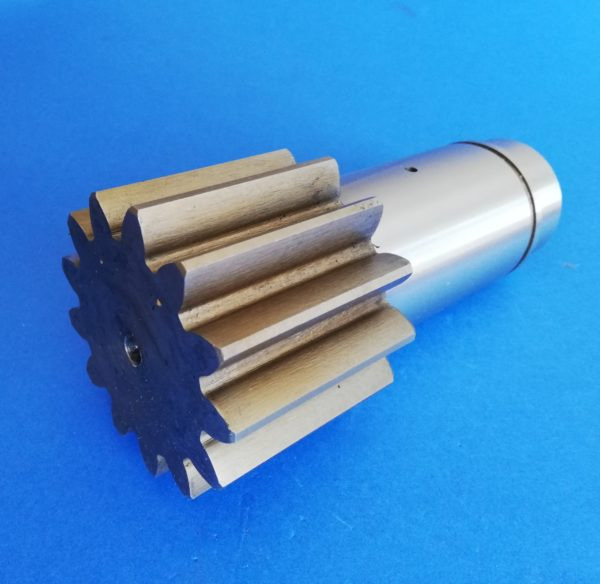 010150A Wałek silnika obrotu Bobcat 425 - Reductor de giro para Maquinaria de construcción: foto 1 010150A Wałek silnika obrotu Bobcat 425 - Reductor de giro para Maquinaria de construcción: foto 1