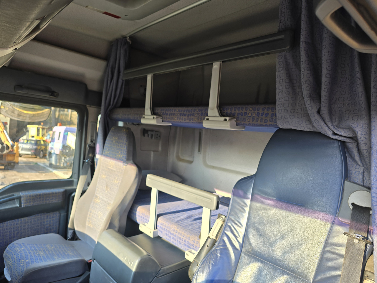 Camión multibasculante MAN TGA 26.413: foto 10